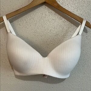 Victoria Secret Seamless White Ribbed Bra Size 32G